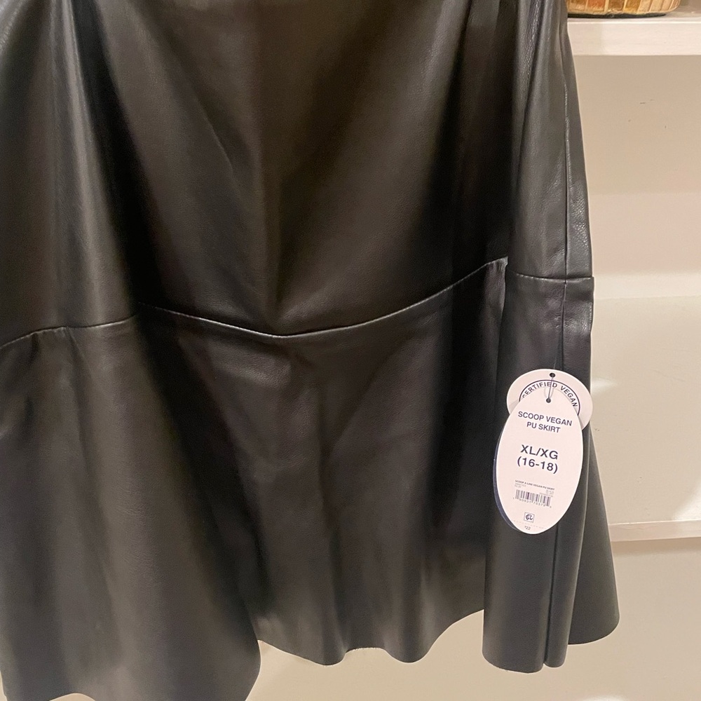 Scoop Brand Black Faux Leather Mini Skater Skirt, Size XL, 16-18, New With Tags